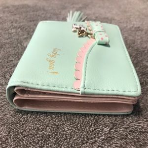Cute wallet LIKE NEW